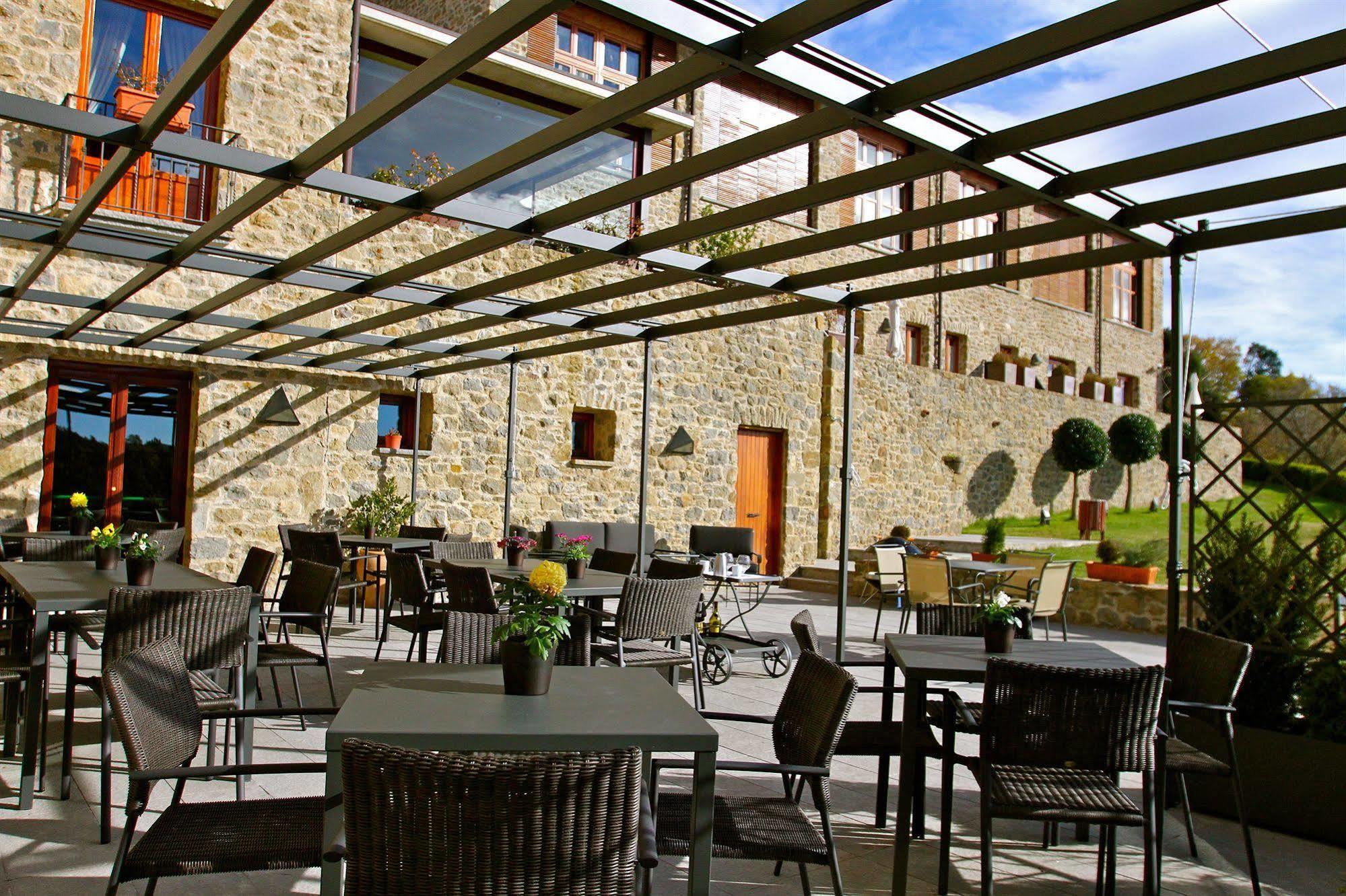 Hotel Restaurante El Ventos Sant Felíu de Pallarols Esterno foto