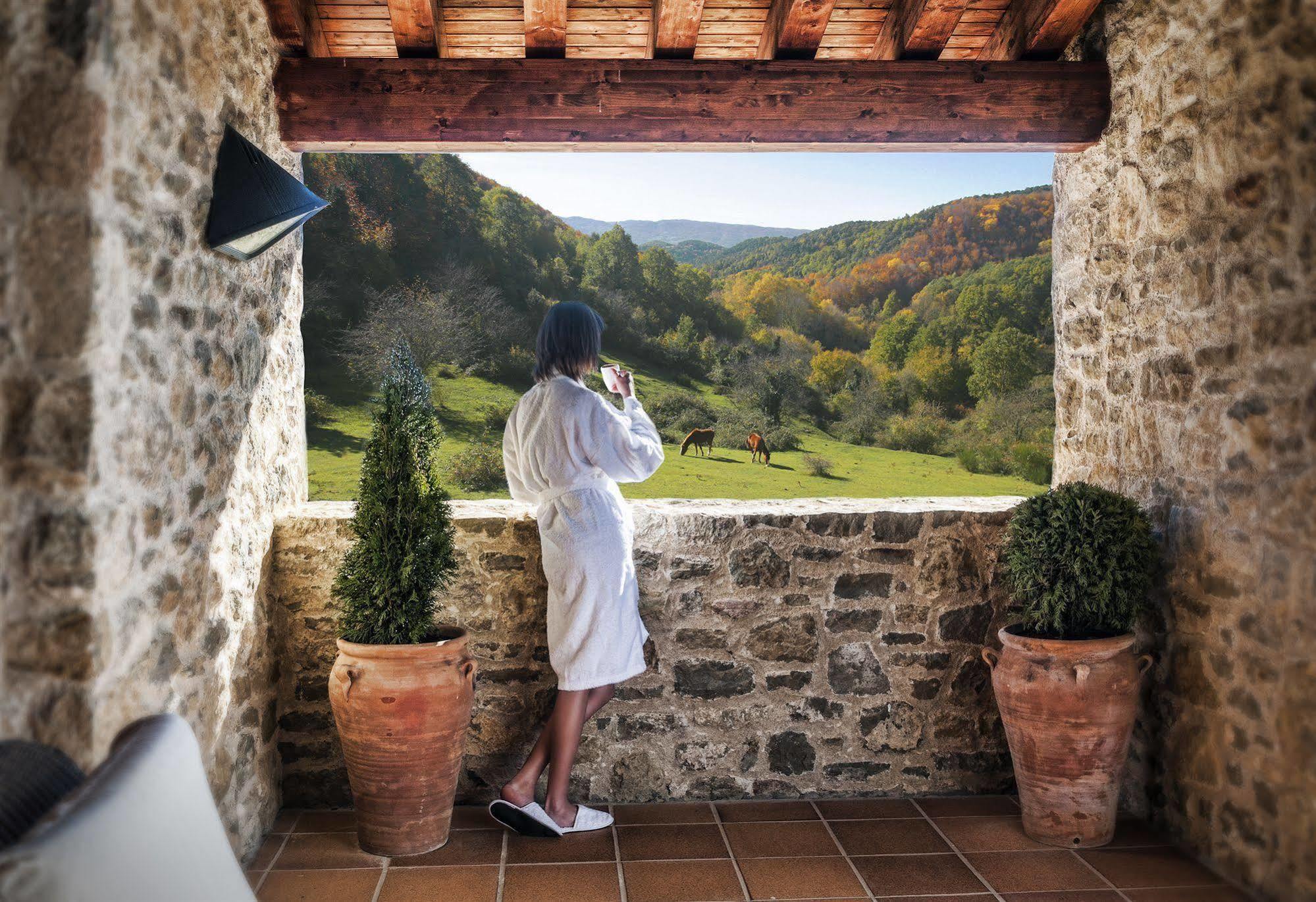 Hotel Restaurante El Ventos Sant Felíu de Pallarols Esterno foto